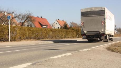 Die Anlieger an der Mertinger Straße in Oberndorf fühlen sich vom Straßenlärm belästigt.