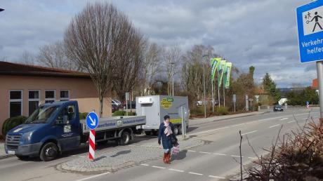 An der Querungshilfe in der Bahnhofstraße soll eine Fußgängerampel errichtet werden. 	 	