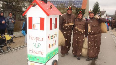 Die Holzwürmer tanzten im Kindergarten - ein lokales Thema arbeitete diese Fußgruppe beim Lechexpress in Oberndorf aus. 