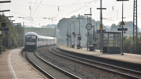 Die Bundespolizei warnt davor die Gleise am Bahnhof zu überspringen. Das wurde wohl am Bahnhof Otting-Weilheim nun mehrfach festgestellt. 