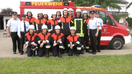 Insgesamt 13 Kameraden nahmen an der Leistungsprüfung der Freiwilligen Feuerwehr Niederschönenfeld teil. Alle haben bestanden. 	