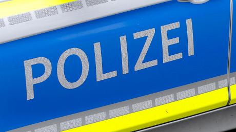 Ein Fußgänger ist bei Marxheim von einem Auto erfasst worden. 