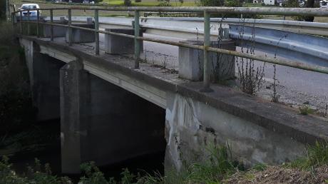 Die Tapfheimer Gemeinderäte ärgern sich über die Auflagen, die mit dem Neubau einer Brücke über die Kessel verbunden sind. 