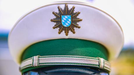 Polizei Feature, Polizist, neue Uniform, Sterne, Polizei Bayern, Wappen, Dienstwaffe,