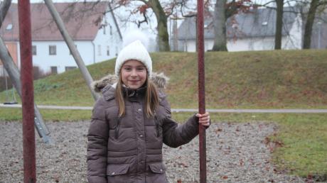 Jule Köpf hat mit ihrem Antrag dafür gesorgt, dass die Gemeinde Tagmersheim eine Rutsche für den Spielplatz im Ortszentrum anschafft. 