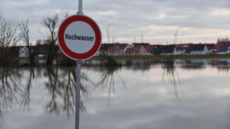 Das Hochwasser in Donauwörth 2018 ging letztlich glimpflich aus. Hochwasserschutz steht dauernd auf der Agenda in der Region..