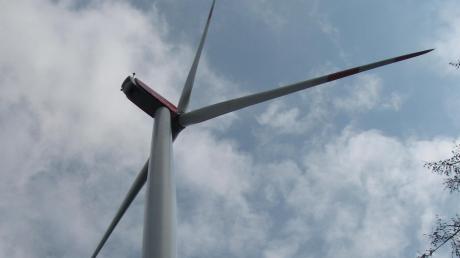 Windkraft war Thema im Gemeinderat Daiting. Eine Firma will bis zu vier Anlagen bauen. Doch noch gibt es dazu einige unklare Punkte. 