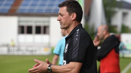 Cheftrainer Karl Schreitmüller und seine Mannschaft sind nach dem Hinspiel gegen den FC Memmingen im Vorteil. Ein Unentschieden würde genügen, um wieder in die Regionalliga Bayern aufzusteigen. 