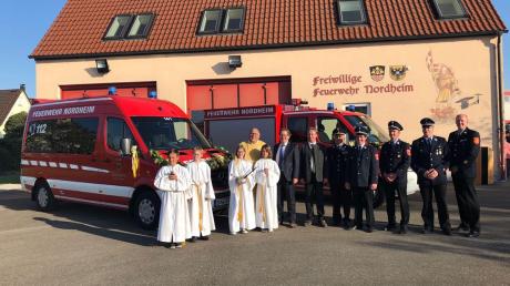 Zwei neue Fahrzeuge für die Nordheimer Kameraden der Feuerwehr: Freilich wurde das Ereignis im Rahmen der Segnung gebührend gefeiert. 	