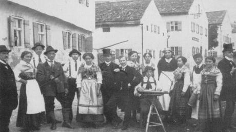Im Jahr 1919 spielte die Theatergruppe Rögling die Volksstücke „Die Heimkehr“ und „Der unheimliche Gast“. 