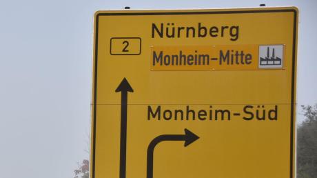 An der Anschlussstelle Monheim-Süd der B2 hat es gekracht. Eine Autofahrerin missachtete die Vorfahrt.