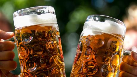 Auf dem Bezirksmusikfest in Zaisertshofen hat eine 17-Jährige so viel Alkohol getrunken, dass ein Alkotest nicht mehr möglich war.