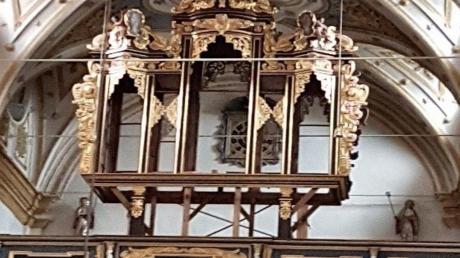 Von der Niederschönenfelder Orgel steht derzeit nur die äußere Hülle, der sogenannte Prospekt. Das eigentliche Instrument wird bekanntlich saniert und wird ab Mai wieder an Ort und Stelle montiert. 	 	