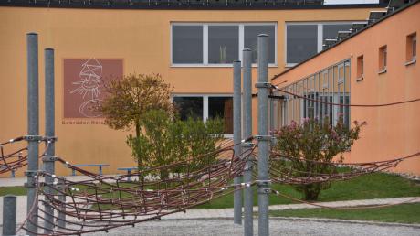 In der Gebrüder-Röls-Schule in Riedlingen soll eine offene Ganztagsschule errichtet werden. Dafür plant die Stadt Donauwörth heuer 1,6 Millionen Euro ein.  	