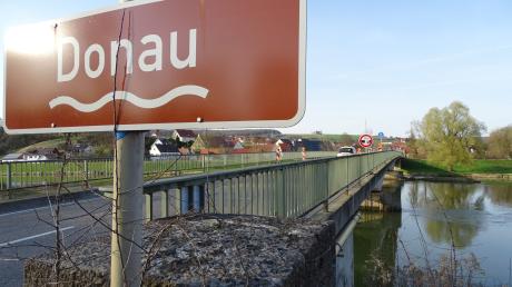 Seit 2007 dürfen nur noch Laster mit maximal 30 Tonnen über die Donaubrücke bei Marxheim, seit 2013 geht auch das nun noch einspurig. Bis die neue Querung steht, braucht es weiter Geduld. 
