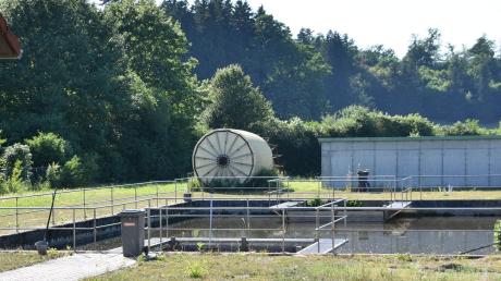 In dieser Kläranlage wird aktuell das Abwasser aus Otting und Weilheim gereinigt. Sie muss saniert werden. 	 	
