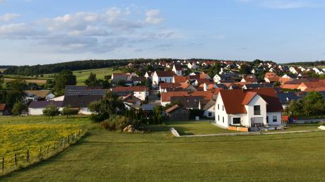 Im Juradorf Daiting sollen auf den sonnenreichen Südhängen zwischen Hochfeld und Natterholz weitere Solarparks gebaut werden. 	 	