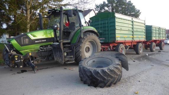 Straden: Kinder am Rücksitz blieben bei Pkw-Kollision mit Traktor  unverletzt - Südoststeiermark