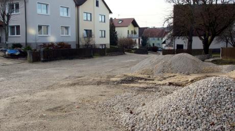 Die Mündlinger Straße in Huisheim soll im kommenden Jahr neu ausgebaut werden. Neue Kanal- und Trinkwasserleitungen sind bereits verlegt.  	