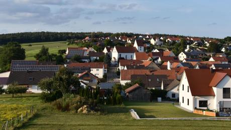 Photovoltaikanlagen gibt es in Daiting bislang nur auf Dächern. Am Sonntag stimmen die Bürger darüber ab, ob in der Jura-Gemeinde bald auch Solarparks entstehen dürfen.