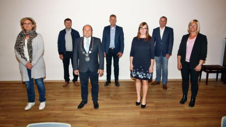 Neu im Gemeinderat in Buchdorf: (von links) Christiane Würth, Klaus Reile, Bürgermeister Walter Grob, Arthur Wiest, Franziska Gerstmeier, Josef  Behringer und Sandra Fischer.