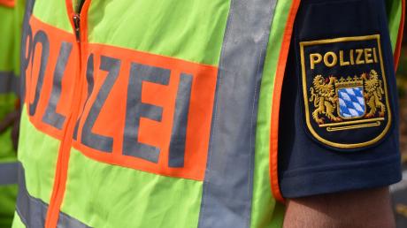 Die Polizei sucht nach dem Fahrer eines roten VW Golf, der nahe Wörnitzstein einen Unfall verursacht hat.