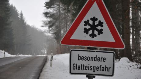 Im Landkreis Donau-Ries kam es auf winterlichen Straßen zu einigen Verkehrsbehinderungen.