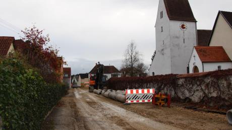 Große Baustelle: In Blossenau läuft die Dorferneuerung. In deren Rahmen soll auch ein Nahwärmenetz geschaffen werden.  	
