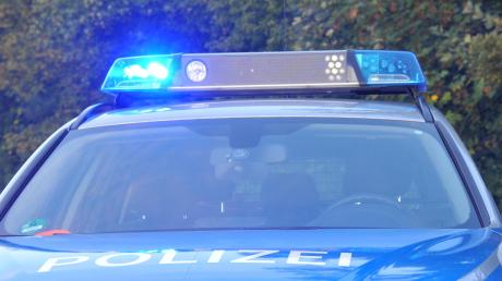 Die Polizei Donauwörth muss bei einem Unfall in Hochfeld schlichtend eingreifen. 