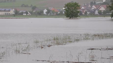 Hochwasser an der Donau – hier ein Bild aus dem Jahr 2013. Der Fluss stellt die Kommunen immer wieder vor Herausforderungen. 	