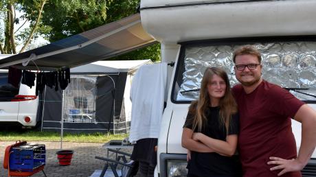 800 Kilometer von ihrer Heimat in Norddeutschland entfernt machen Jan Freesemann und seine Freundin Vivien Sabing Campingurlaub in Oberndorf-Eggelstetten. Sie nutzen die Freiheit, die ihnen das Wohnmobil in sonst unkalkulierbaren Pandemie-Zeiten gibt.  	