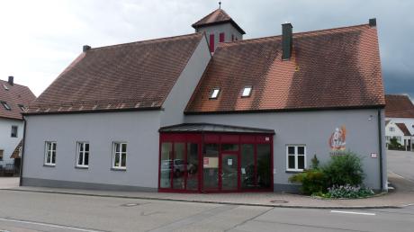 Die Gemeinde Marxheim rechnet im gesetzlichen Rahmen die Feuerwehr-Dienstleistungen künftig nach Pauschalsätzen ab. Hier das Gerätehaus in der Ortsmitte.  	 	