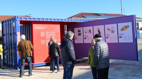 Ein Container voller Erinnerungen und voller Geschichten: Es geht in der Ausstellung „Stolen Memory“ um die Schicksale von KZ-Häftlingen. 	 	