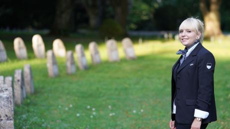 Julia Ordemann hat nach dem Abitur eine Ausbildung zur Bestattungsfachkraft absolviert. Aktuell arbeitet sie als Führungskraft auf dem Ulmer Hauptfriedhof, wird aber ab Dezember nach Donauwörth wechseln. 	 	