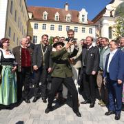 Am Ziel seiner Wünsch: Heinz Schmuttermayer aus Bäumenheim nutze die Chance auf ein Selfie mit dem Ministerpräsidenten und zeigte Einsatz. 