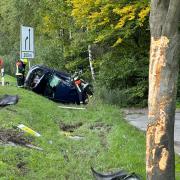 Bei einem Unfall am Dienstagnachmittag auf der B2 zwischen Langenaltheim und Monheim ist ein Wemdinger verletzt worden. 