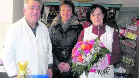 Bürgermeisterin Maria Mittl (Mitte) bedankte sich beim Ehepaar Hans und Hedwig Seifert für ihr jahrzehntelanges Engagement. Fotos: privat