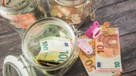 Der Nachwuchs bringt Geld ins Haus: Familien in Deutschland bekommen Kindergeld und womöglich auch Kinderzuschlag.