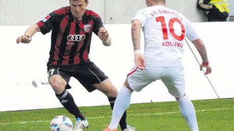 Hat seinen auslaufenden Vertrag trotz anderweitiger Meldungen um eine weitere Saison beim FC Ingolstadt 04 verlängert: Außenverteidiger Andreas Görlitz (links), der mit den Schanzern morgen in Braunschweig das letzte Saisonspiel bestreitet. 