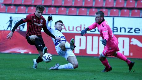 Der Ausgleich: Dennis Eckert Ayensa lässt sich nicht stoppen und trifft zum 1:1. Am Ende gewannen die Schanzer gegen den MSV Duisburg mit 2:1 und eroberten den zweiten Platz in der 3. Liga zurück. 
