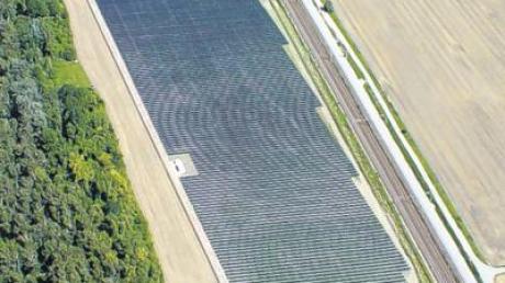 Südlich der geplanten Anlage liegt auf Kissinger Gemeindegebiet bereits eine kleinere Freiflächen-Solaranlage an der Bahn. 