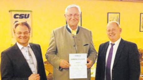 Für 40 Jahre in der CSU wurde Hartmut Lai (Mitte) vom Ortsverbandsvorsitzenden Peter Gürtler (links) und Stadtverbandsvorsitzendem Manfred Losinger (rechts) ausgezeichnet. 