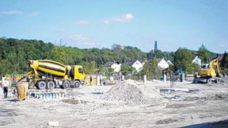 Die Wirthwein AG baut eine neue Logistikhalle in Friedberg-Derching. Hier sollen ab August 2011 bis zu 6500 Paletten gelagert werden.  