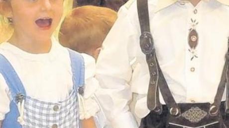 Zünftig ging es in Baindlkirch zu: Auch die Kleinen trugen zum zehnten Geburtstag des Kindergartens Tracht. 