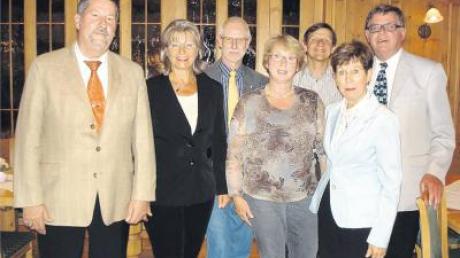 Die Vorstandschaft des FDP-Ortsverbandes Südlicher Landkreis: (von links) Ludwig Hainzinger, Brigitte Meyer, Ernst Luibl, Ursula Kobras, Manfred Broda, Gisela Böhnke und Götz B. Pfeiffer. 