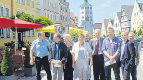 Die Meringer CSU-Delegation um ihren Vorsitzenden Florian A. Mayer und Bürgermeister Leonhard Erhard aus Mering besichtigten in Günzburg die innerörtliche Verkehrsregelung.  