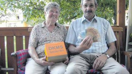 Spenden für die DKMS statt Geschenken wünschte sich der Baarer Josef Schrettle, hier mit seiner Frau Theresia, zu seinem 70. Geburtstag. 1000 Euro kamen dabei zusammen. 