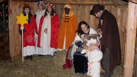 Das Besondere an der diesjährigen Waldweihnacht war, dass die Familie des Guts Rettenbach selbst die Heilige Familie darstellte. 