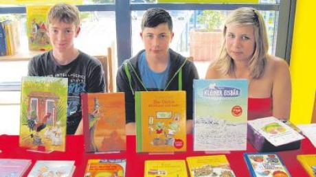 An der Grund- und Mittelschule Dasing wurden am Freitag im Rahmen eines Schulfestes die Projektergebnisse der Leseförderung präsentiert. In einer Sonderaktion werden Bücher für die Schülerbücherei organisiert.  