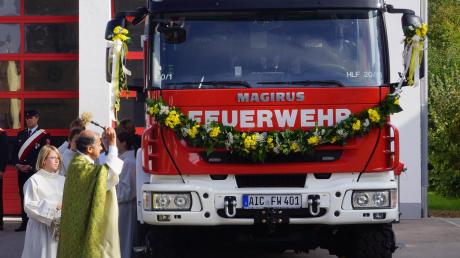 Gesegnet wurde das neue Merchinger Feuerwehrfahrzeug.